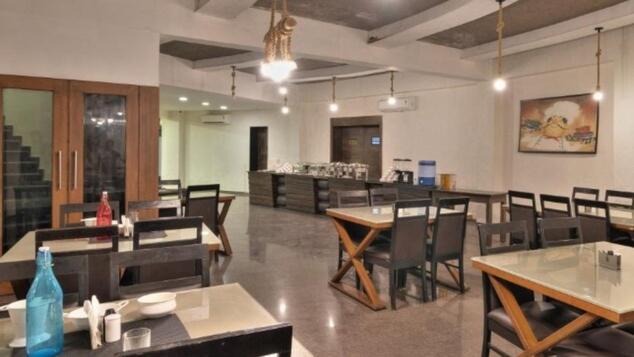 Om Sanctuary Resort By Pinks Hospitality Rupāwati エクステリア 写真