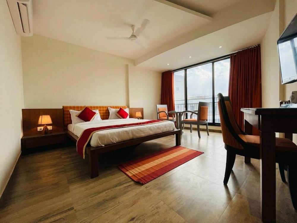Om Sanctuary Resort By Pinks Hospitality Rupāwati エクステリア 写真